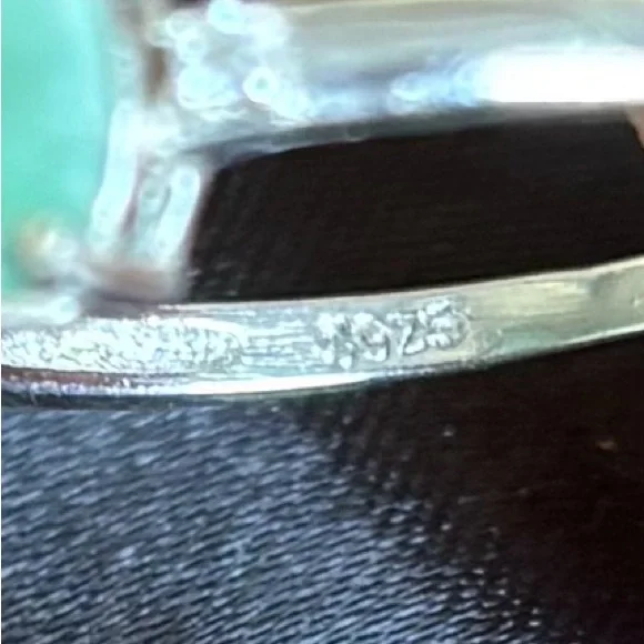 NEW Natural Stone Green Emerald Ring - Size 7 - Picture 8 of 8